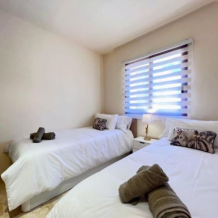 Modern 2 Bedroom Beachside Apartment Nr72 Los Alcázares Kültér fotó